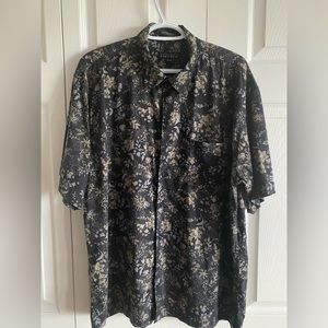 Perry Ellis Men’s Hawaiian style shirt